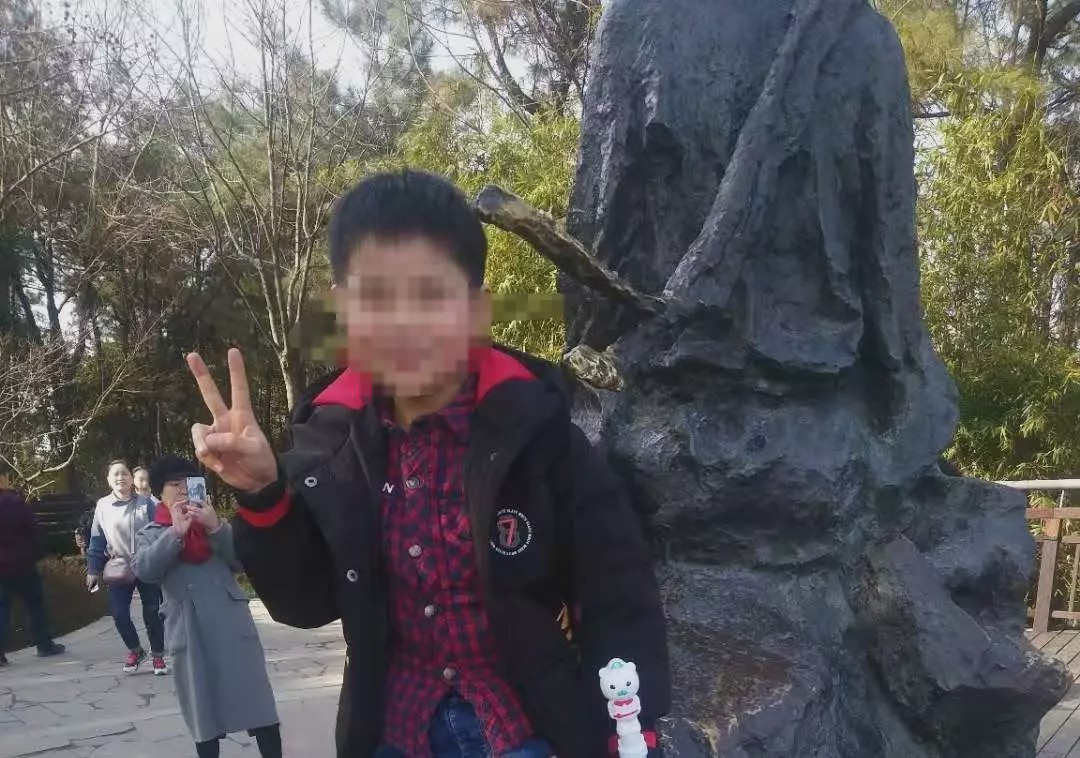 男孩走失7天竟在同学家床底被发现:爸爸不让玩游戏